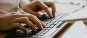 Cómo realizar un cambio de denominación social en España