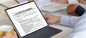 Blog 3 Descubre que es un operating agreement para que sirve y cuando necesitas uno para tu LLC en EE.UU . Evita errores legales y fiscales desde el inicio 1