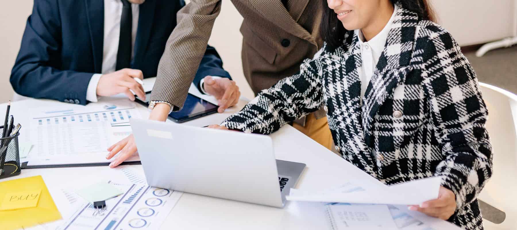 cómo elegir la mejor gestoría online